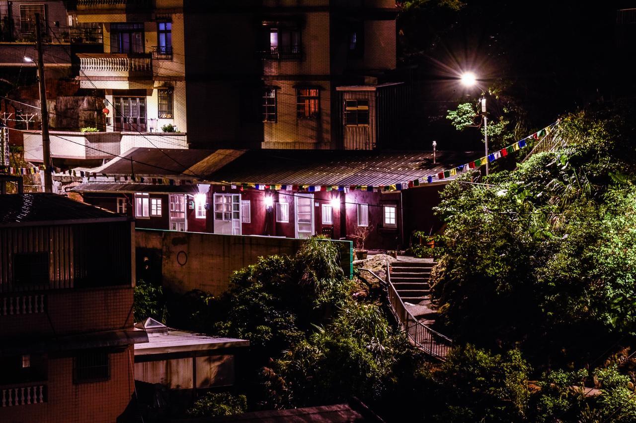 หลุงถา บีแอนด์บี Bed & Breakfast จิ่วเฟิ่น ภายนอก รูปภาพ