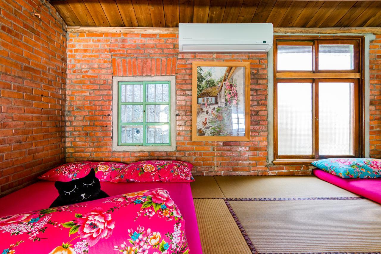 หลุงถา บีแอนด์บี Bed & Breakfast จิ่วเฟิ่น ภายนอก รูปภาพ